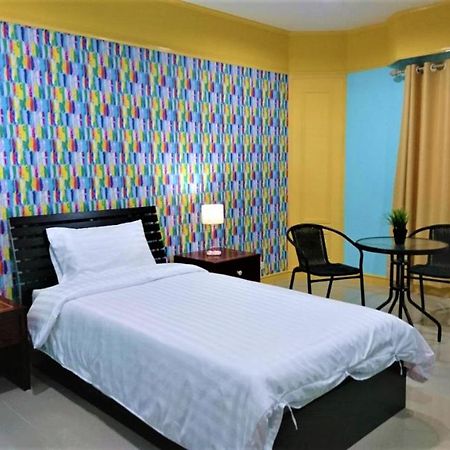โรงแรมเมืองเพรียวอินน์ Mueang Phriao Inn Hotel Сарабурі Екстер'єр фото