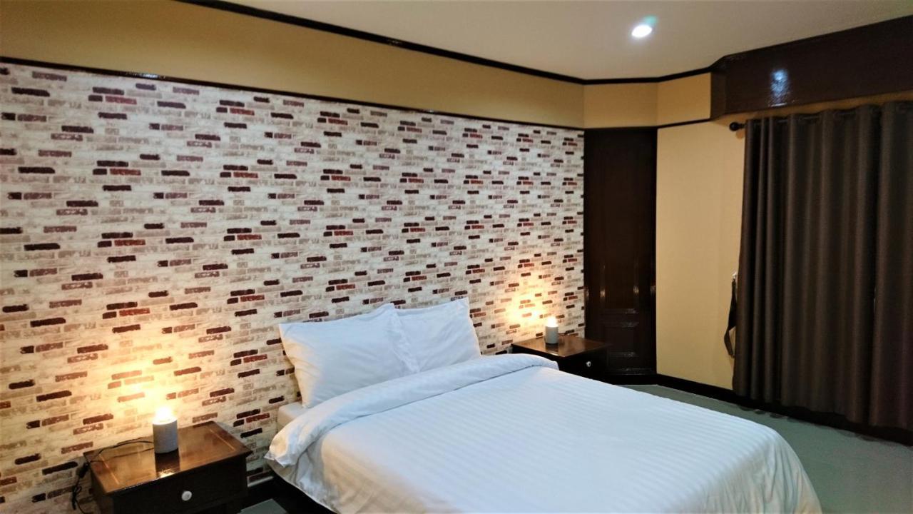 โรงแรมเมืองเพรียวอินน์ Mueang Phriao Inn Hotel Сарабурі Екстер'єр фото