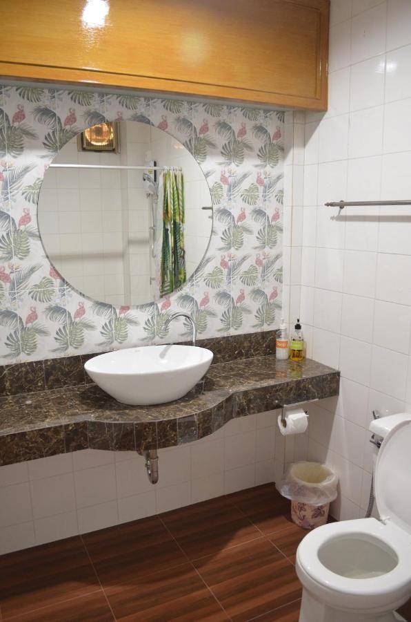 โรงแรมเมืองเพรียวอินน์ Mueang Phriao Inn Hotel Сарабурі Екстер'єр фото