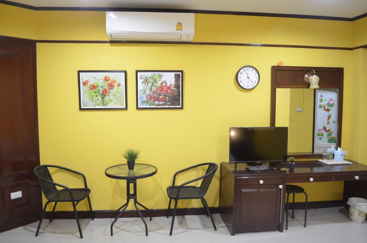 โรงแรมเมืองเพรียวอินน์ Mueang Phriao Inn Hotel Сарабурі Екстер'єр фото