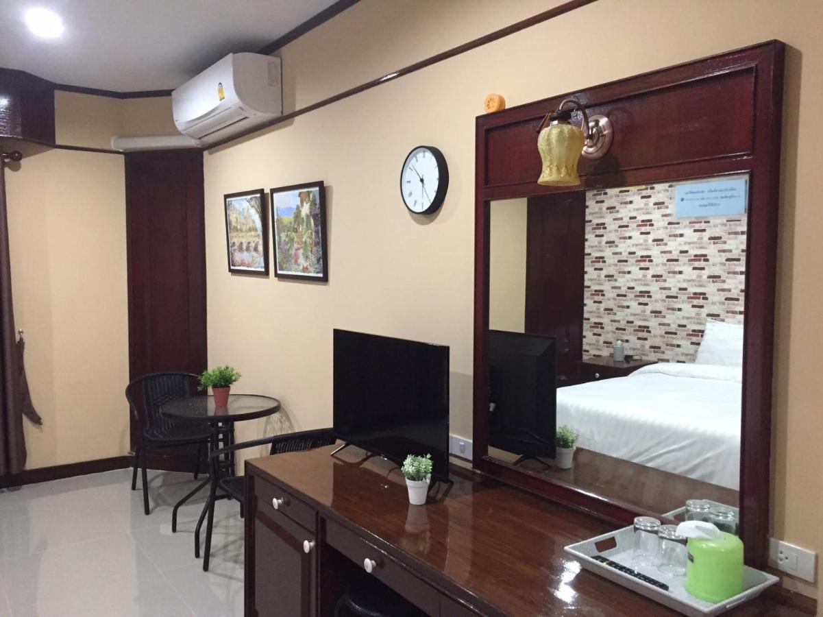 โรงแรมเมืองเพรียวอินน์ Mueang Phriao Inn Hotel Сарабурі Екстер'єр фото