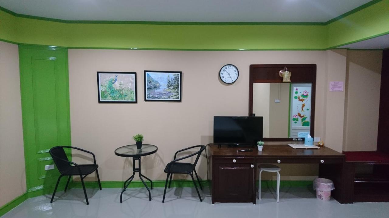 โรงแรมเมืองเพรียวอินน์ Mueang Phriao Inn Hotel Сарабурі Екстер'єр фото