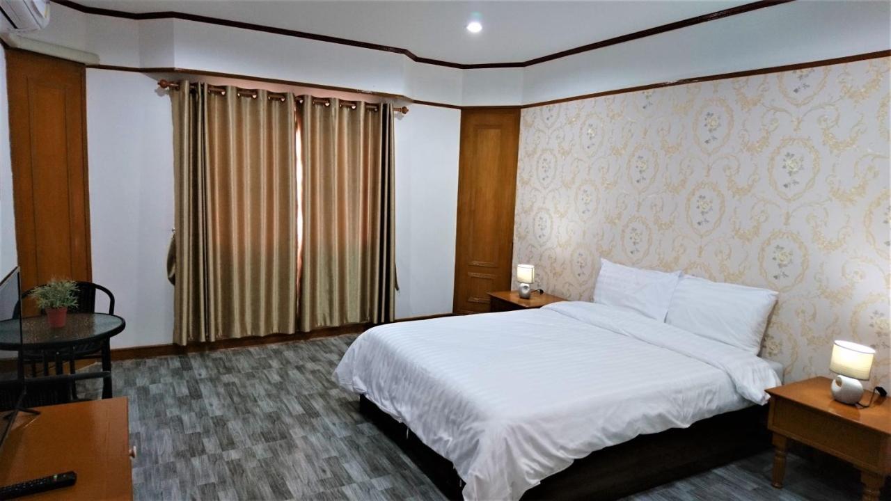 โรงแรมเมืองเพรียวอินน์ Mueang Phriao Inn Hotel Сарабурі Екстер'єр фото