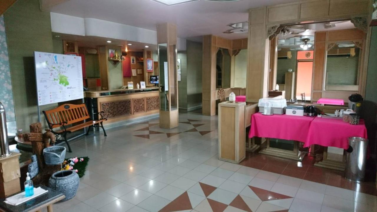 โรงแรมเมืองเพรียวอินน์ Mueang Phriao Inn Hotel Сарабурі Екстер'єр фото