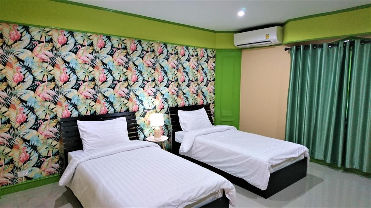 โรงแรมเมืองเพรียวอินน์ Mueang Phriao Inn Hotel Сарабурі Екстер'єр фото