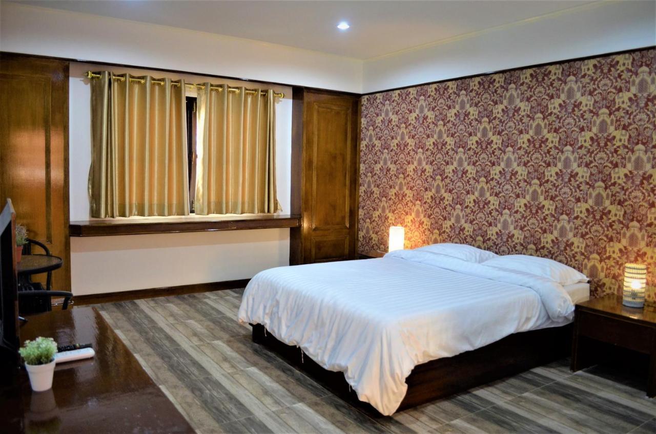 โรงแรมเมืองเพรียวอินน์ Mueang Phriao Inn Hotel Сарабурі Екстер'єр фото