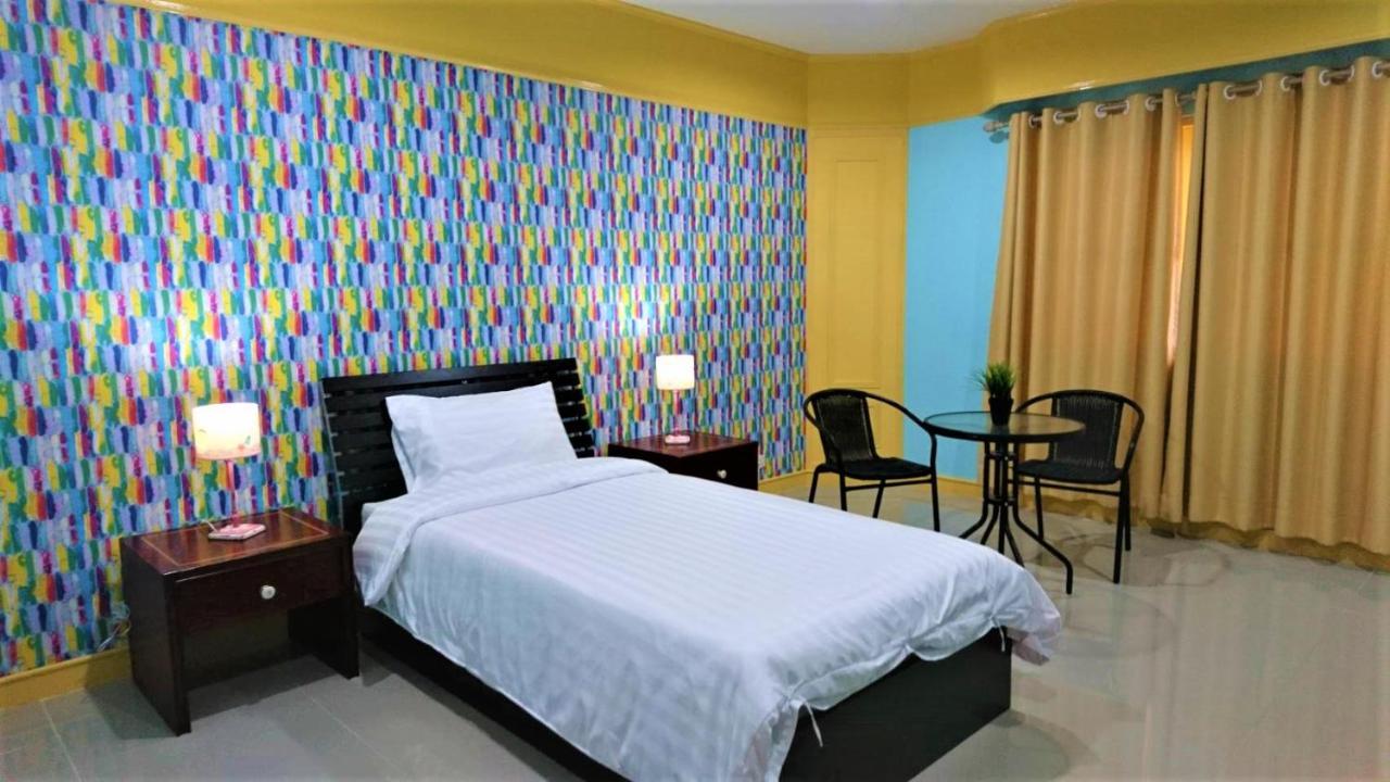 โรงแรมเมืองเพรียวอินน์ Mueang Phriao Inn Hotel Сарабурі Екстер'єр фото